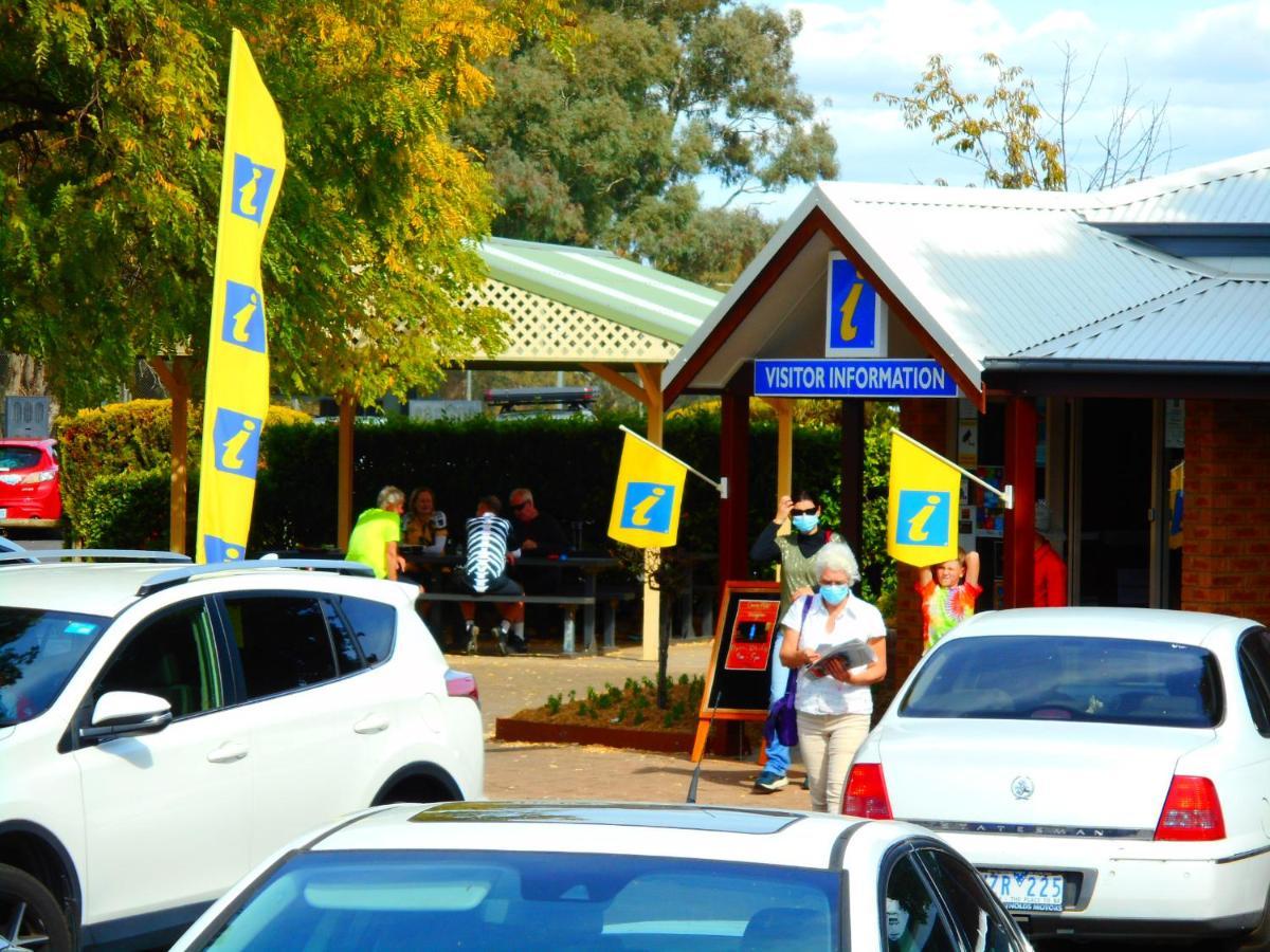 Townhouse Motel Cowra Ngoại thất bức ảnh