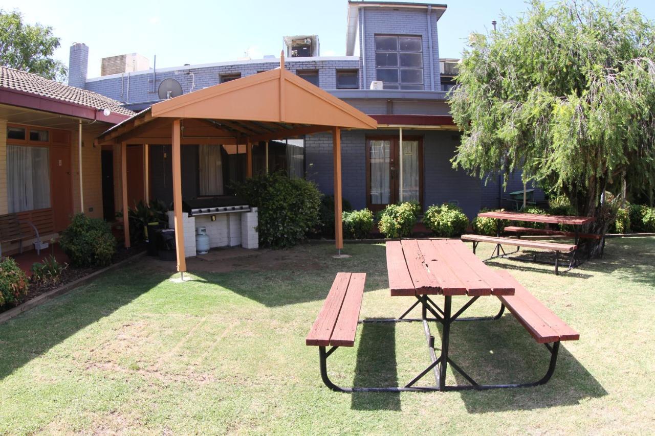 Townhouse Motel Cowra Ngoại thất bức ảnh