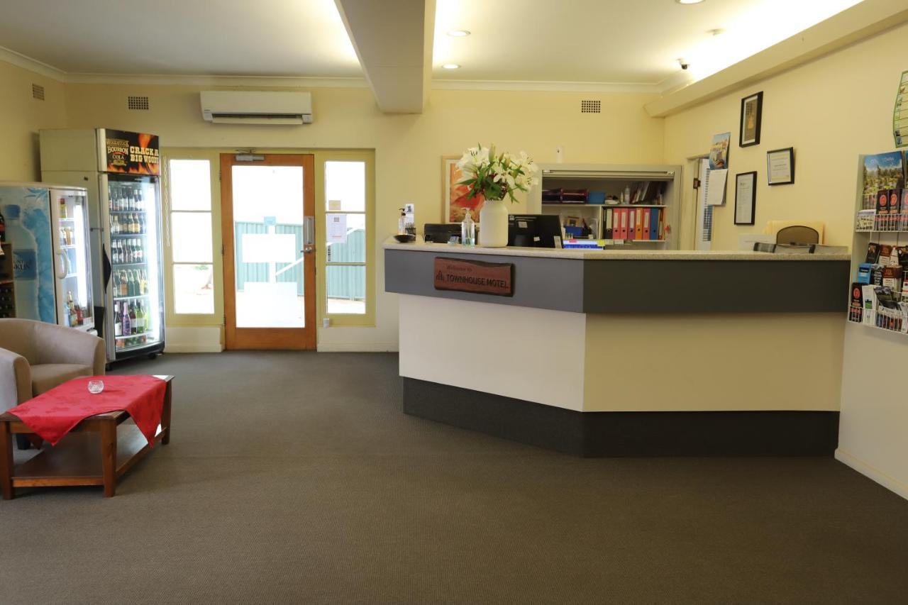 Townhouse Motel Cowra Ngoại thất bức ảnh