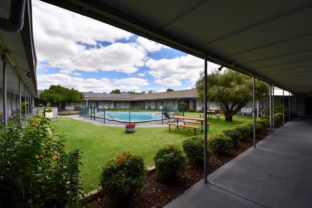 Townhouse Motel Cowra Ngoại thất bức ảnh