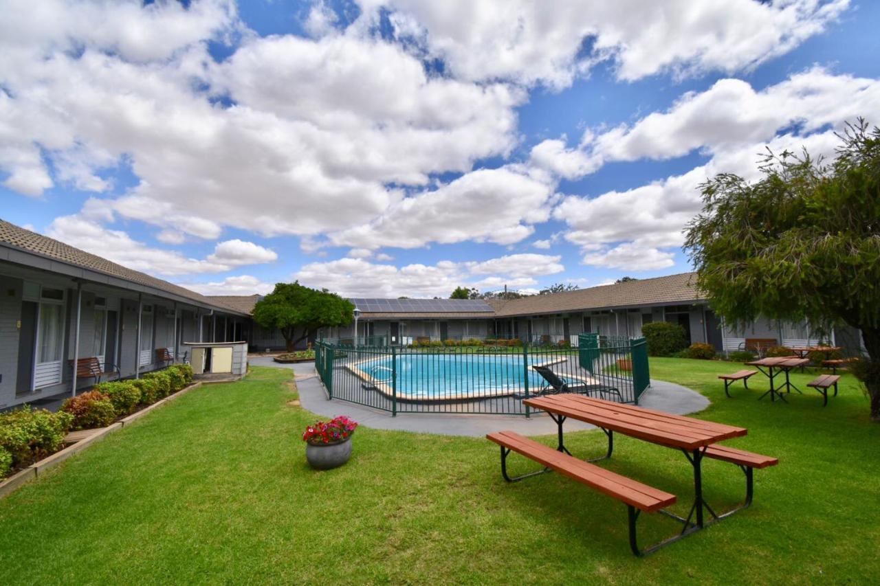 Townhouse Motel Cowra Ngoại thất bức ảnh