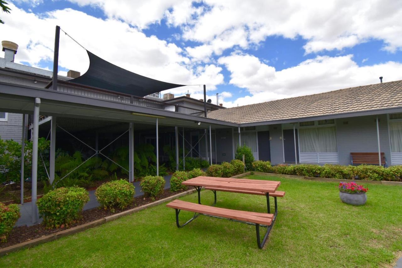 Townhouse Motel Cowra Ngoại thất bức ảnh