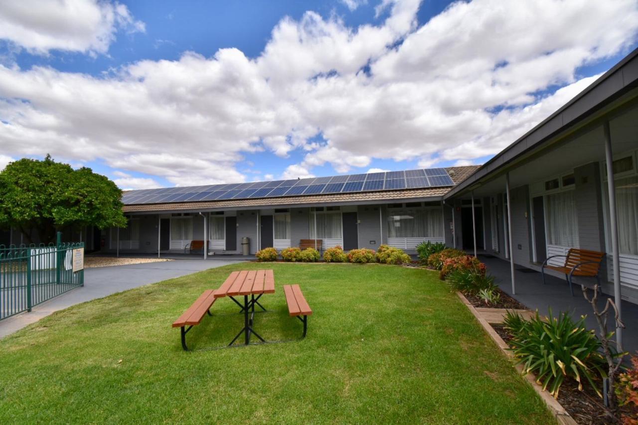 Townhouse Motel Cowra Ngoại thất bức ảnh